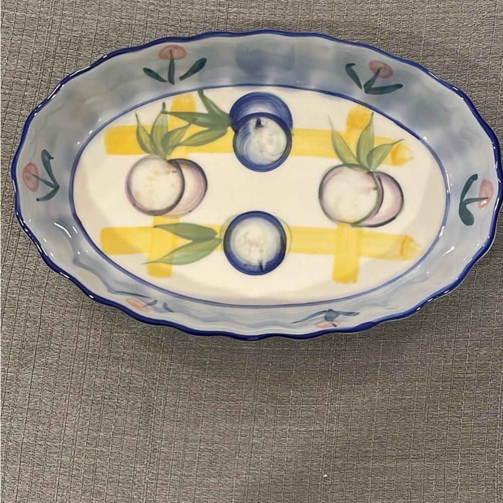 Porcelain scalloped edge dish